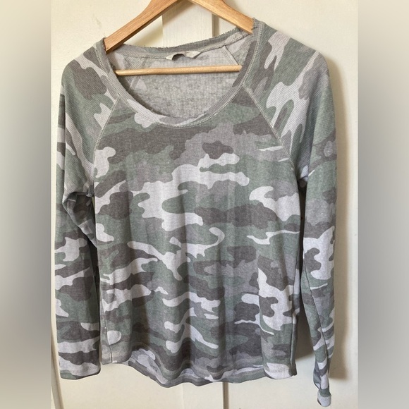 Lucky brand Large camouflage camo waffle knit thermal long sleeve blouse raw hem - Picture 5 of 10